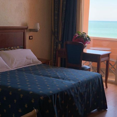 Hotel Alexander Resort Ρίμινι Εξωτερικό φωτογραφία