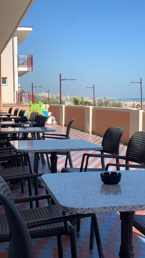 Hotel Alexander Resort Ρίμινι Εξωτερικό φωτογραφία