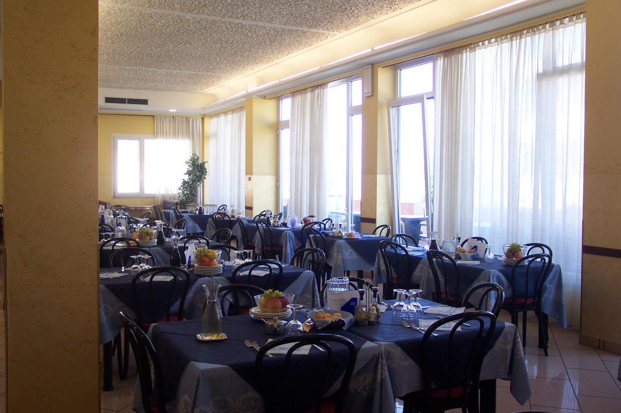 Hotel Alexander Resort Ρίμινι Εξωτερικό φωτογραφία